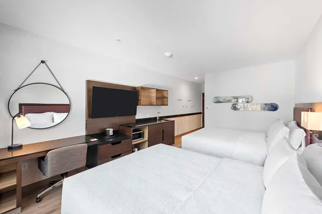 غرفة بسريرين كوين بحوض استحمام لذوي الإعاقة، Hampton Inn Big Bear Lake 3/4