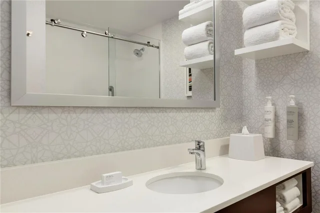 غرفة بسرير كينج، Hampton Inn Deadwood At Tin Lizzie Gaming Resort Sd 3/5