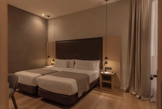Superior, Double or Twin Bed, Gran Hotel Barcino 2/10