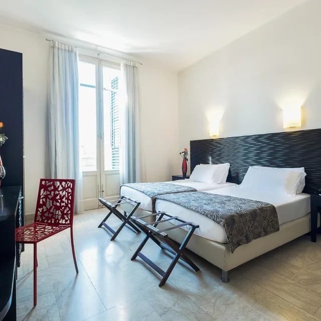 Basic, Double or Twin Bed, Hotel Garibaldi 2/7