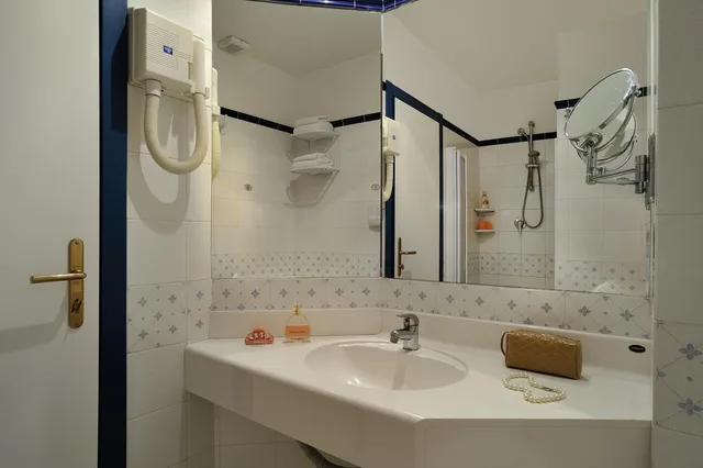 Comfort, Triple, Lateral Side Sea View, Hotel Ascot 3/5