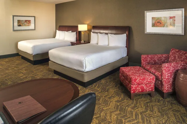 Room, 2 Queen Beds, Balcony, Large, Doubletree By Hilton Hotel Portland 2/4