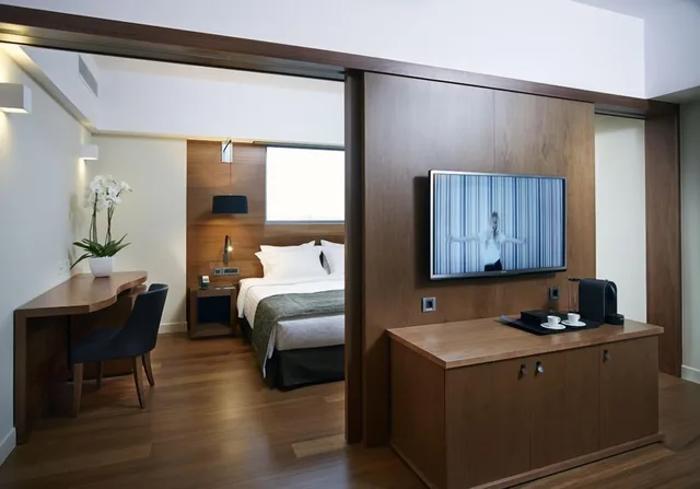 Executive, Suite, Double Bed, Sofa, Samaria Hotel 4/6
