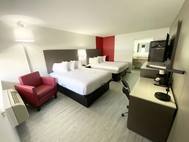 Room, 2 Queen Beds, Exterior Entrance, Ramada By Wyndham Tuscaloosa 5/10