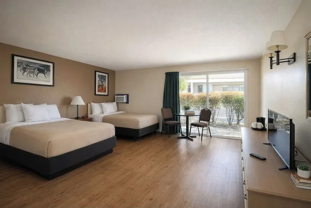 Superior, 2 Queen Beds, Lake Powell Canyon Inn 2/10