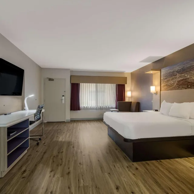 غرفة ديلوكس بسرير كينج، Best Western Diamond Bar Hotel & Suites 1/4