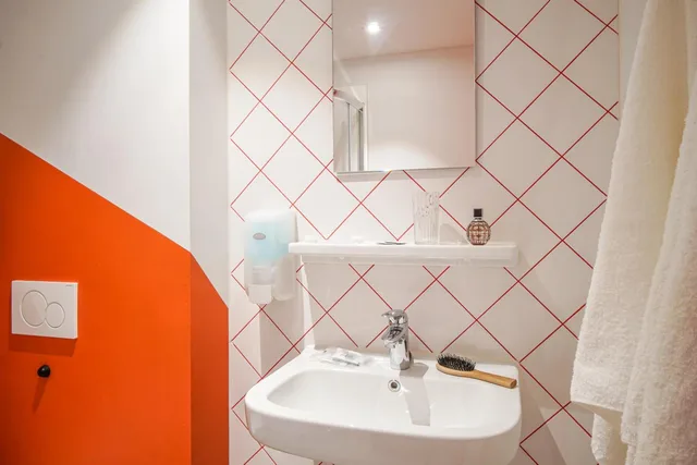 سكن مشترك بسرير بطابقين للنساء، Via Amsterdam 1/4