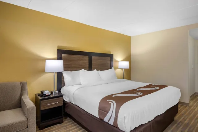 غرفة قياسية بسرير كينج، Quality Inn & Suites Ruther Glen 6/8