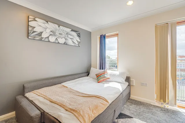شقة سوبيريور بسرير كينج وسريرين منفصلين بغرفتي نوم مع أريكة، Mica Point City Centre Apartment 4/10