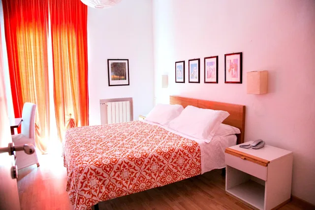 غرفة بسرير مزدوج أو سريرين منفصلين بشرفة، Hotel Kinda 1/3
