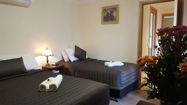 كابينة عائلية بسرير كوين وسريرين فرديين، Daylesford Central Motor Inn 1/2
