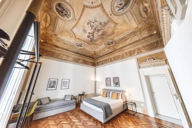 جناح ملكي، Relais Della Porta 6/10
