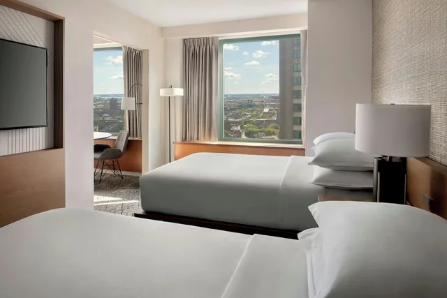 جناح جونيور بسرير كينج بإطلالة على النهر مع أريكة، SHERATON BOSTON HOTEL 9/10
