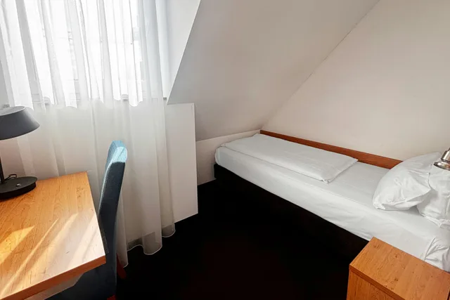 غرفة قياسية صغيرة بسرير مزدوج، Garner Hotel Stuttgart - Zuffenhausen By IHG 4/7