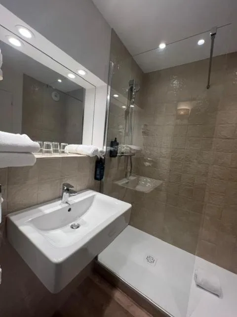 غرفة عائلية بسرير مزدوج، Hotel D'Orsay 4/6