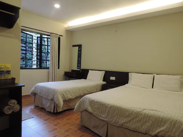 غرفة قياسية ثلاثية بسرير كوين وسرير فردي، Cameronian Inn 1/1