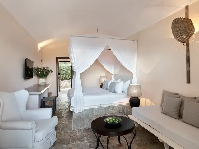 بنغل بإطلالة جزئية على البحر، Grecotel Daphnila Bay 2/2