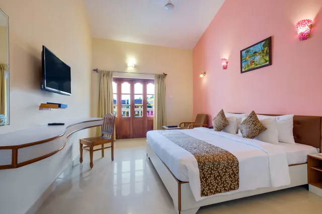 غرفة بسرير كينج بإطلالة على المسبح، Spazio Leisure Resort 4/8