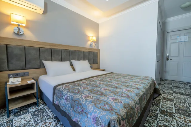Room, Single, Double Bed, Lateral Side Sea View، Crystal Aura Aqua Collection 1/7