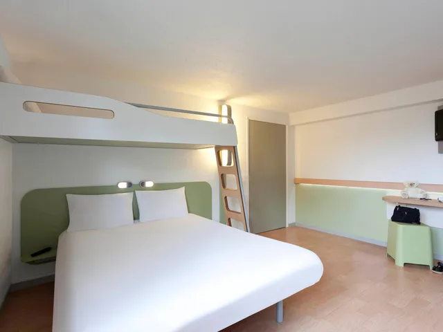غرفة ثلاثية بسرير بطابقين، Ibis Budget Tarbes 2/2