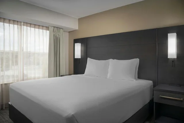 جناح بسرير كوين بغرفة نوم واحدة مع أريكة لذوي الإعاقة، Residence Inn Spokane E Valley 1/8