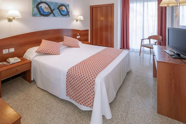 Standard, Double or Twin Bed, Balcony, GHT Balmes Hotel, Aparthotel & Splash 5/10