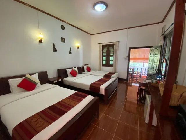 غرفة ثلاثية بإطلالة على المسبح، Vangsavath Hotel 1/2
