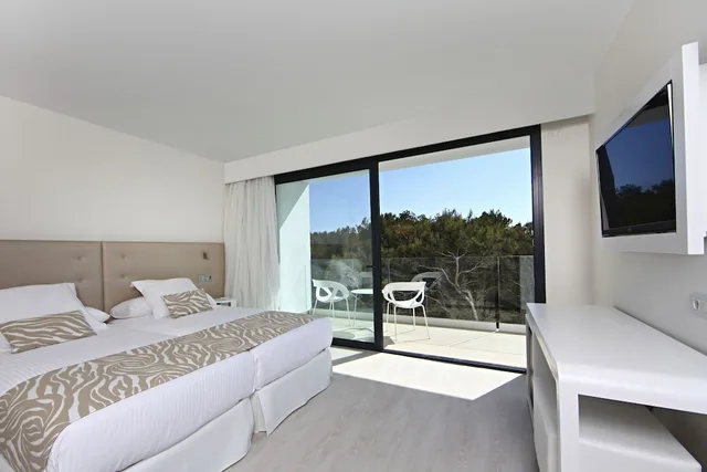 غرفة بإطلالة على الحديقة بشرفة مفردة بسرير كينج، Iberostar Waves Cala Millor - Adults Only 1/3