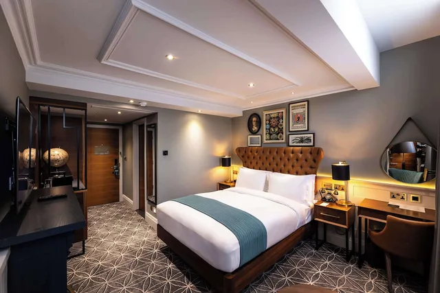 غرفة سوبيريور بسرير كوين، 100 Queens Gate Hotel Curio Collection By Hilton 1/8