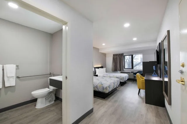 غرفة قياسية بسريرين مزدوجين لذوي الإعاقة، Motel6 Atlanta, GA - Downtown 5/9