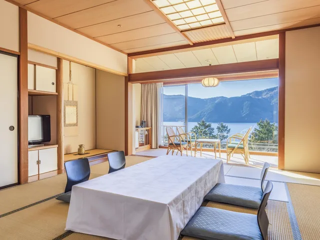Japanese Style Lakeview Room، Ryuguden 1/5