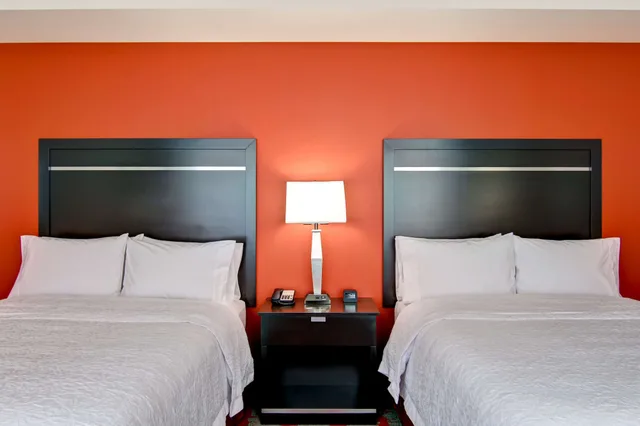 جناح استوديو بسريرين كوين مع أريكة، Hampton Inn Suites Cincinnati Downtown 2/4