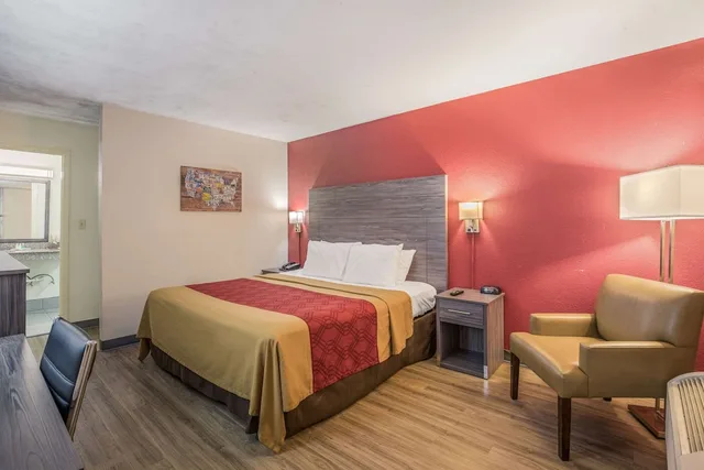 غرفة بسرير كينج، Econo Lodge Thomasville 3/10