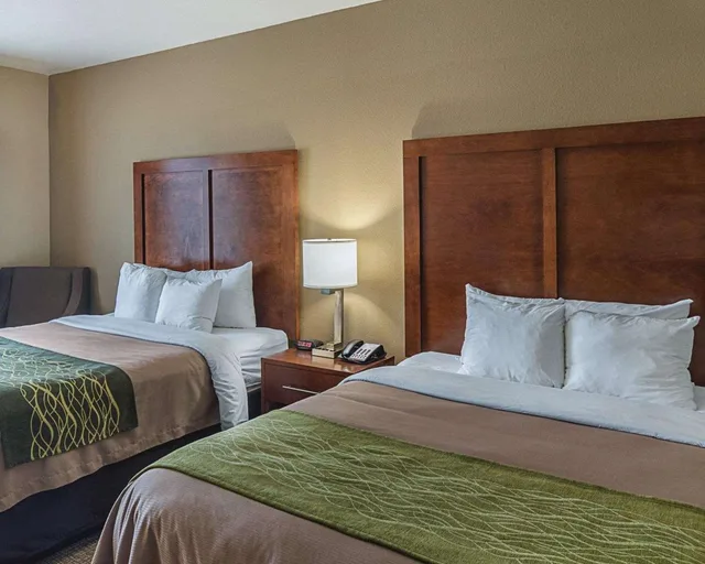 Room, 2 Queen Beds, Comfort Inn Midland South I-20, TX 3/3