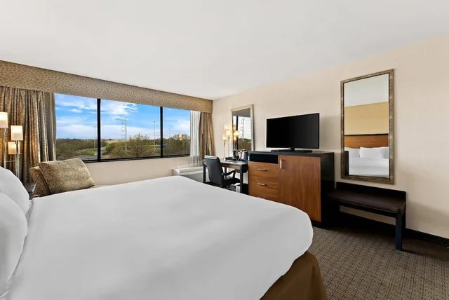 غرفة بسرير كينج لذوي الإعاقة، Quality Hotel Philadelphia Airport 2/5