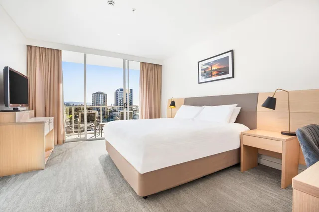 جناح عائلي بسرير كينج مع أريكة، Sage Hotel Wollongong 1/4