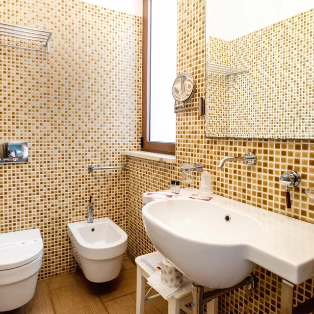 جناح بجاكوزي، Hotel Flora 9/10
