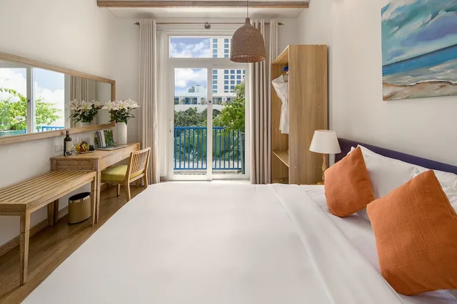 Deluxe, King Bed, Pool or City View, Balcony، Risemount Premier Resort Danang 2/5
