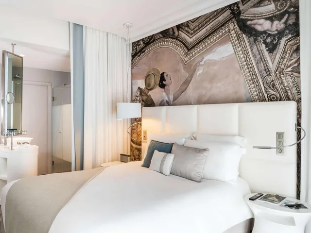 غرفة كلاسيكية بسرير كينج وسرير كوين بشرفة، Cures Marines Hotel Thalasso & Spa Trouville - MGallery Collection 1/7