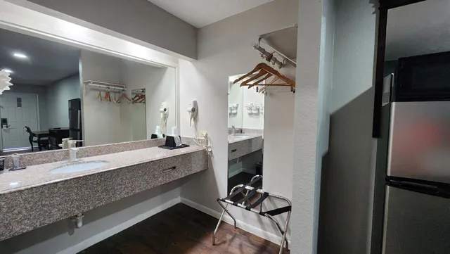 غرفة بسرير كينج، Express Inn Hobby Airport 7/8