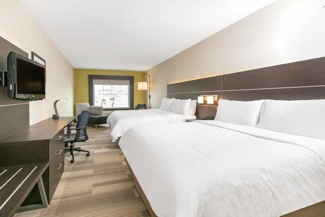 غرفة ديلوكس بسريرين كينج، Holiday Inn Express Hotel And Suites Seaside Convention Center 1/2