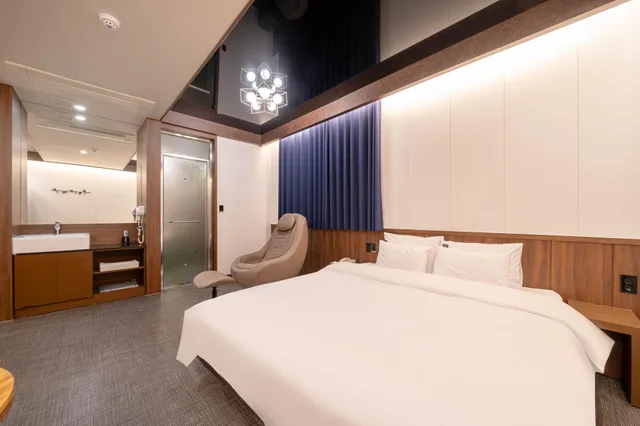 جناح بسرير كوين، Jinju Kai Hotel 1/1