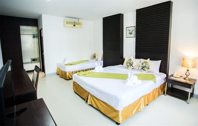 غرفة ديلوكس عائلية بسرير كينج وسرير فردي، Patong Sino House 9/10