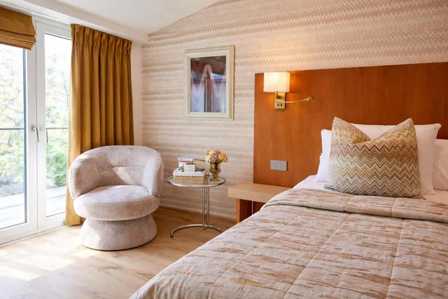غرفة كلاسيكية بسرير كوين، Hotel Van Cleef 2/2