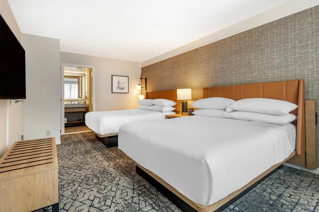 جناح بسريرين كوين، Sheraton Suites Old Town Alexandria 2/5