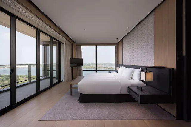 Junior Suite, Studio, King Bed, River View, Balcony، CROWNE PLAZA TAINAN 2/9