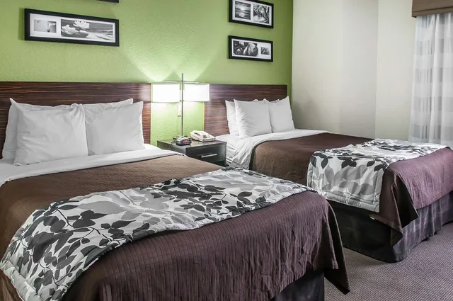 غرفة بسريرين مزدوجين، Rodeway Inn Airport Albuquerque, NM 1/2