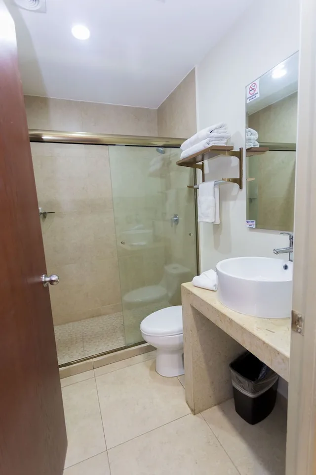 غرفة بسريرين مزدوجين بإطلالة على المدينة، Av Inn Hotel 6/6