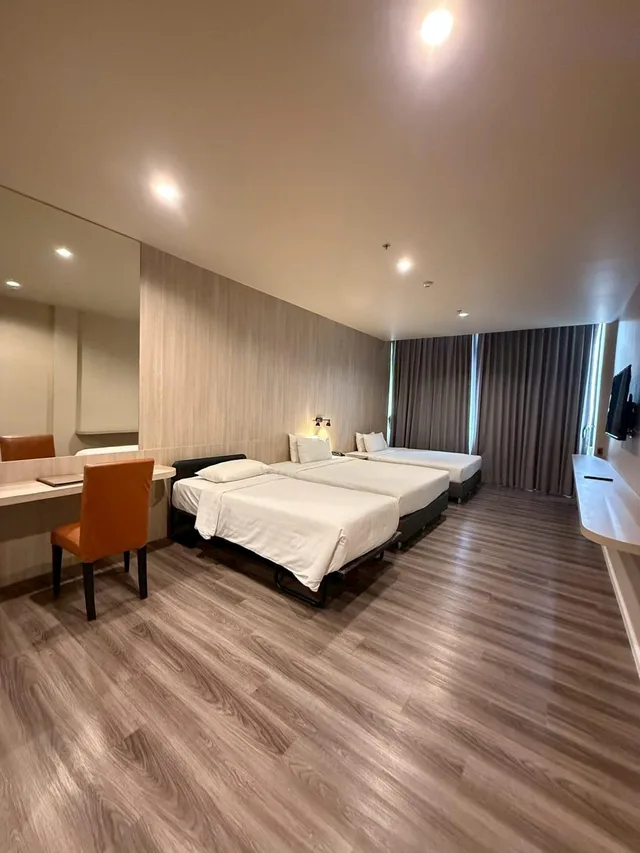 غرفة ديلوكس تنفيذية عائلية بسرير فردي وسريرين مزدوجين، Gold Orchid Bangkok 1/2
