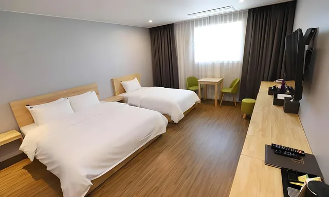 غرفة بسرير كينج، Gangneung Pine City Hotel 2/2